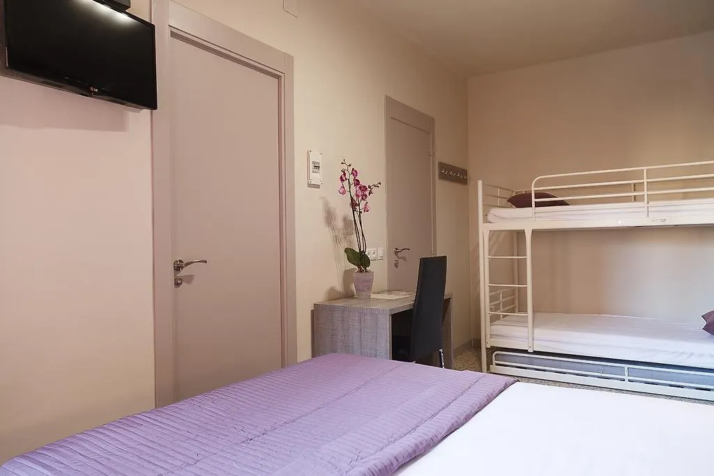 Fonda Montserrat Guest House Cambrils 2*,