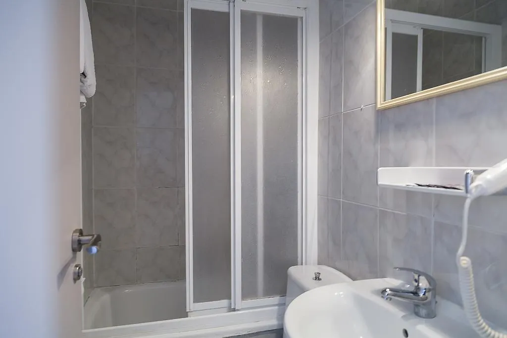 Fonda Montserrat Guest House Cambrils