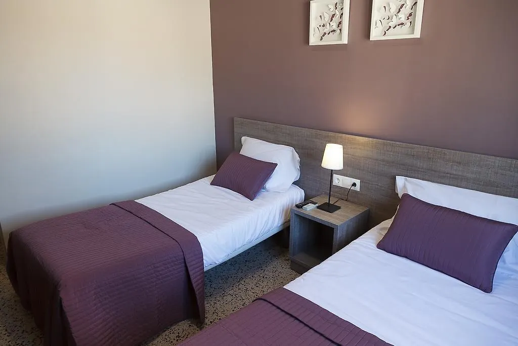Fonda Montserrat Guest House Cambrils