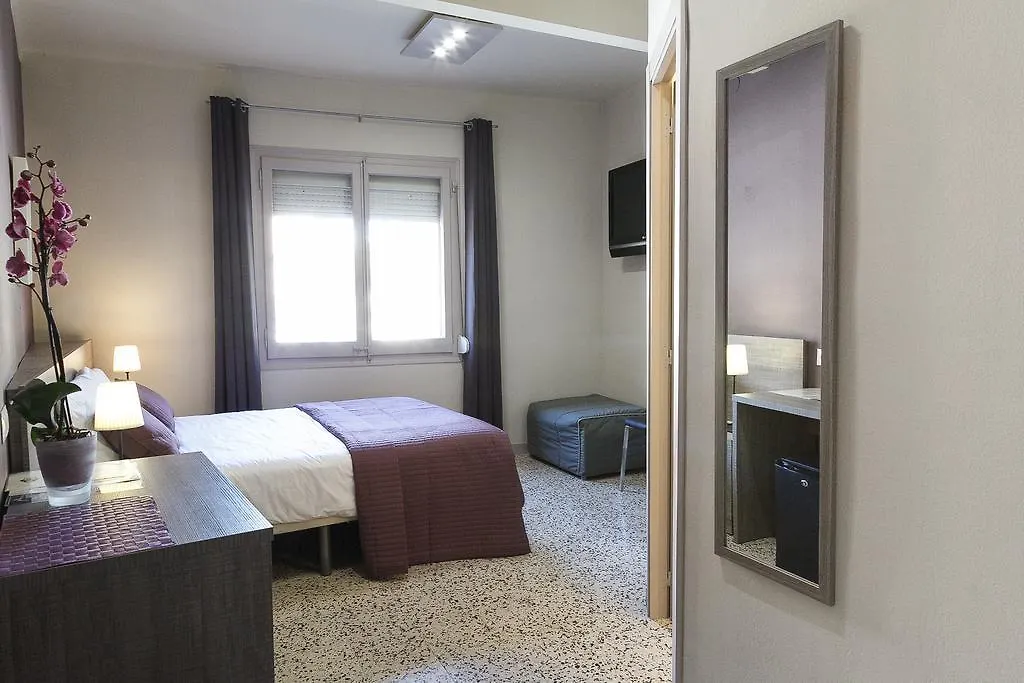 Fonda Montserrat Guest House Cambrils