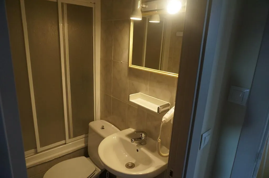 **  Fonda Montserrat Guest House Cambrils Spain