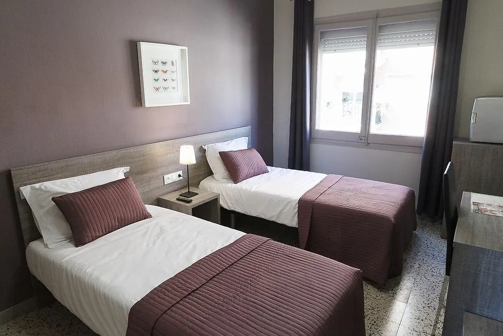 Fonda Montserrat Guest House Cambrils