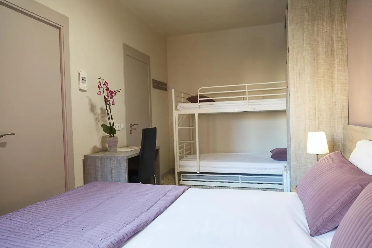 Fonda Montserrat Guest House Cambrils 2*,
