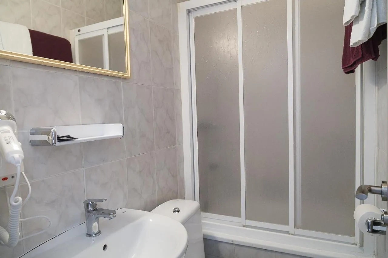 Fonda Montserrat Guest House Cambrils